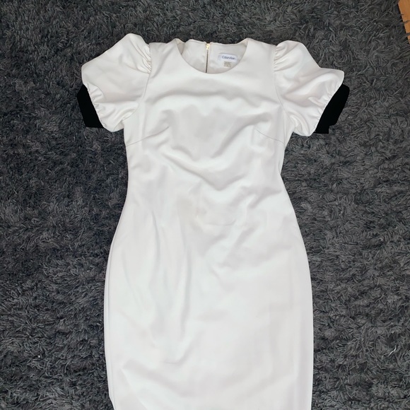 Dress - Picture 3 of 4